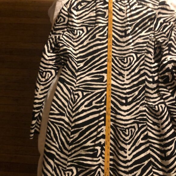 Michael Kors Women’s Zebra Print Cotton Belted Trench Coat; Size Large - Picture 11 of 16